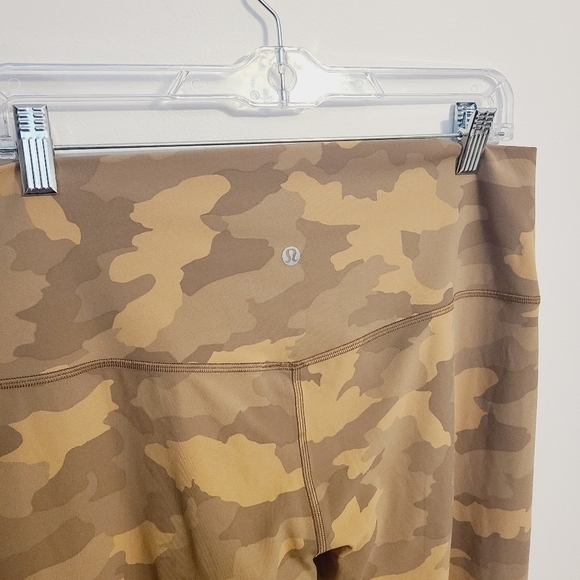 Lululemon | Women's Tan/Brown Align™ Camo Print High-Rise 25" Leggings (Size 14) - Picture 11 of 15